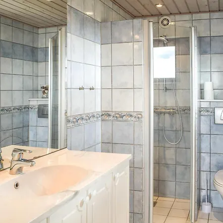 Three-bedroom In Feriehus Knebel