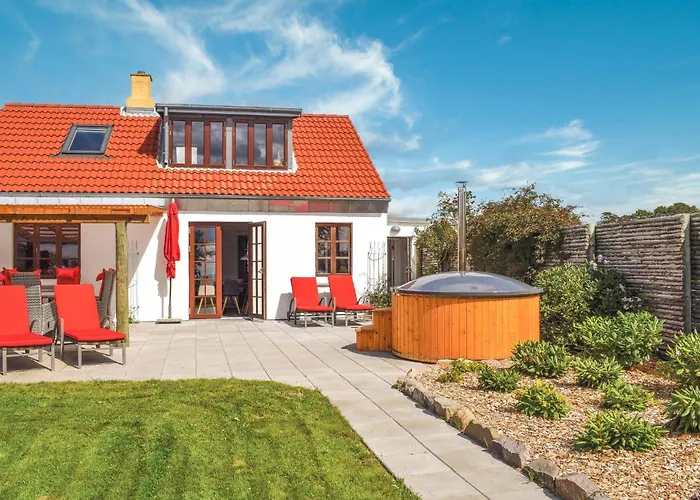 Three-bedroom In Holiday home *